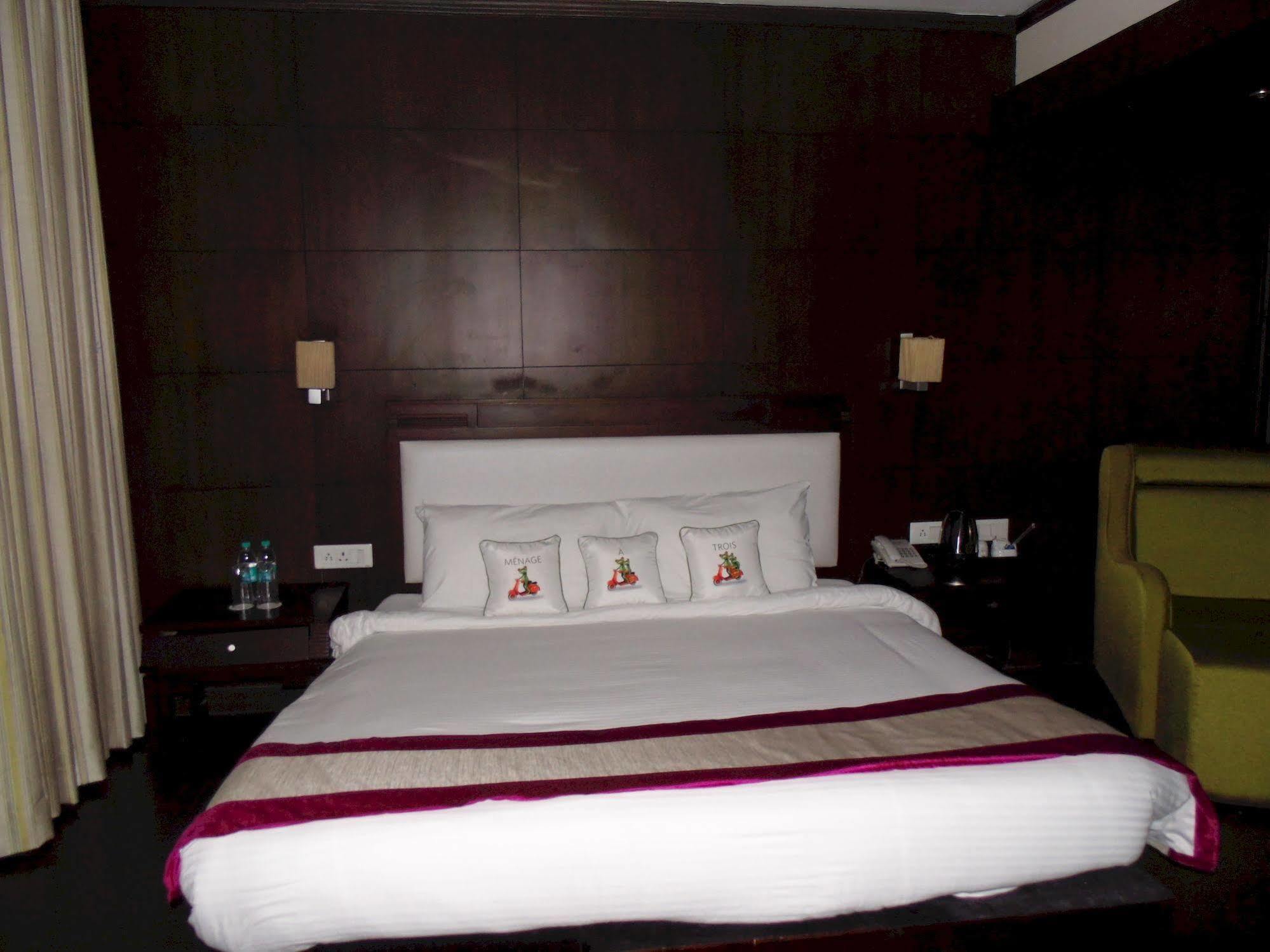 Hotel Saurabh Candy By Peppermint Haldwāni Eksteriør billede