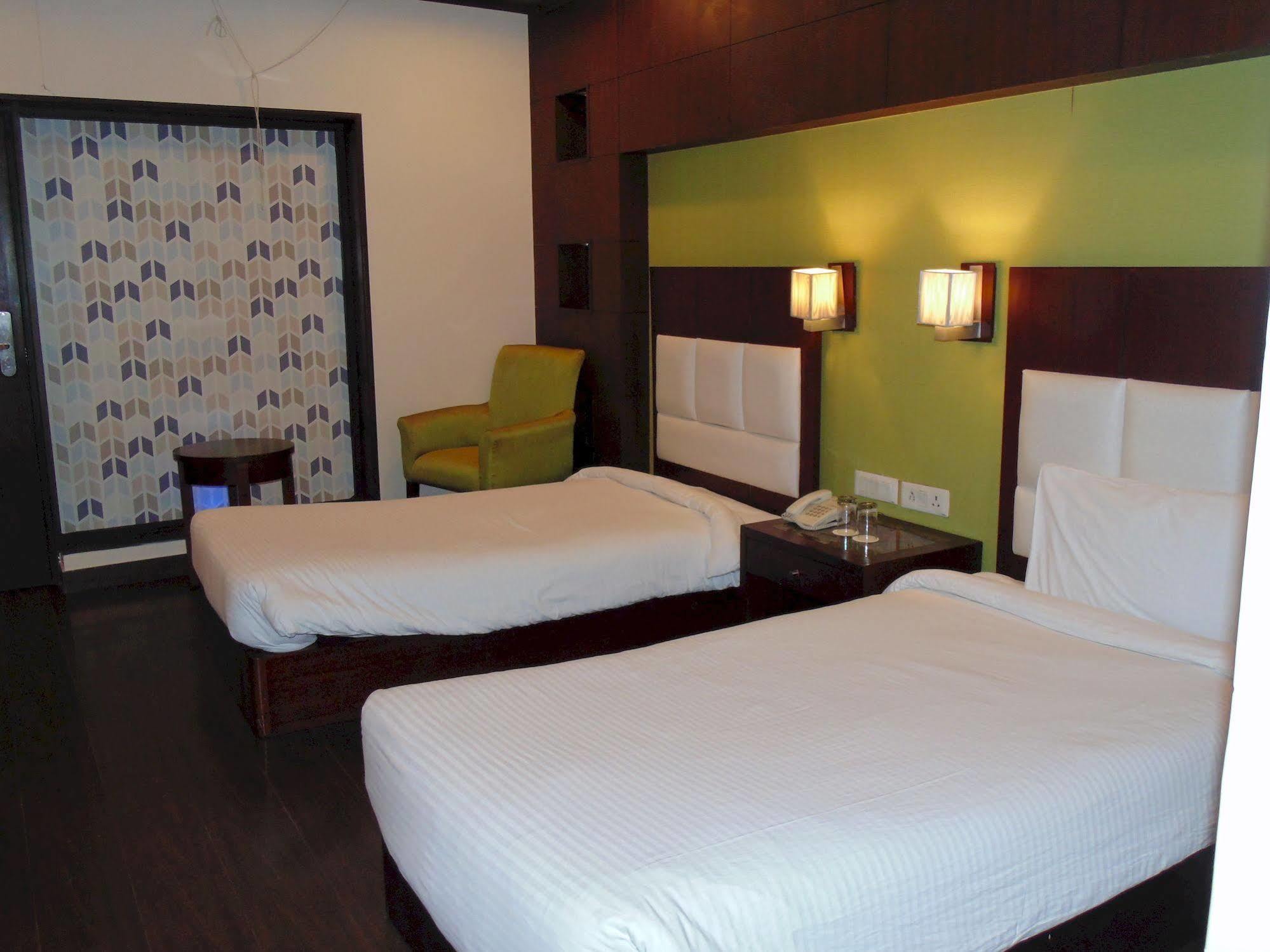 Hotel Saurabh Candy By Peppermint Haldwāni Eksteriør billede